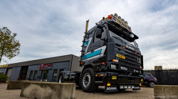 20251019-Tom-Holding-00017